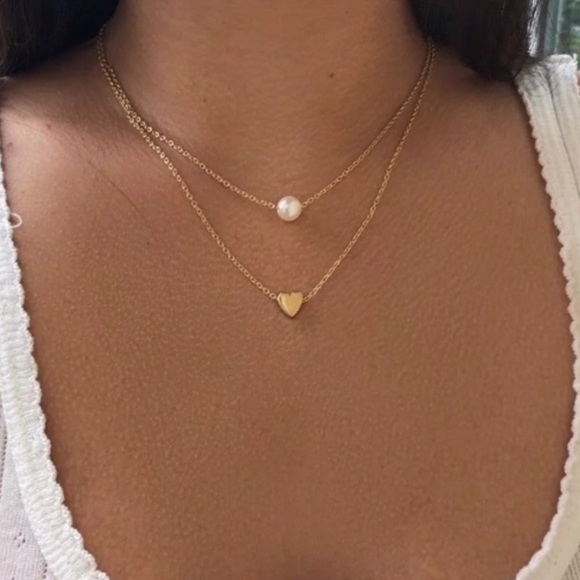 5 for $25 💫 Faux Pearl Heart Statement Necklace - Picture 2 of 6